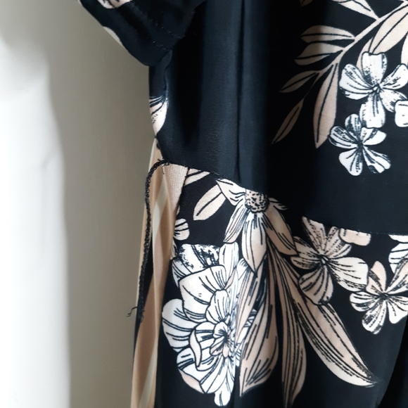 Mlle Gabrielle Black Floral V Neck Jumpsuit - Picture 7 of 8